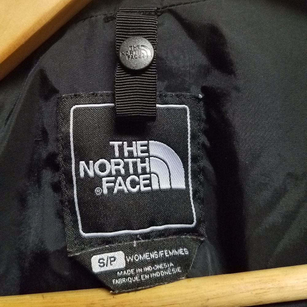 EUC/LN TNF Hyvent Raspberry Pink Snow rain jacket - Picture 5 of 16